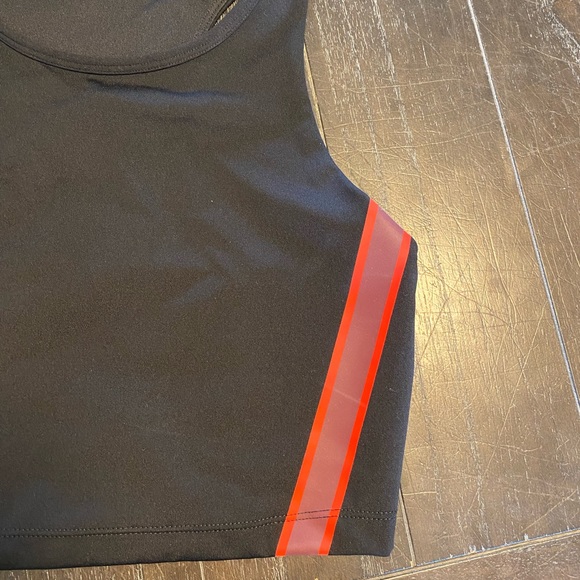 Workout top - Picture 4 of 7